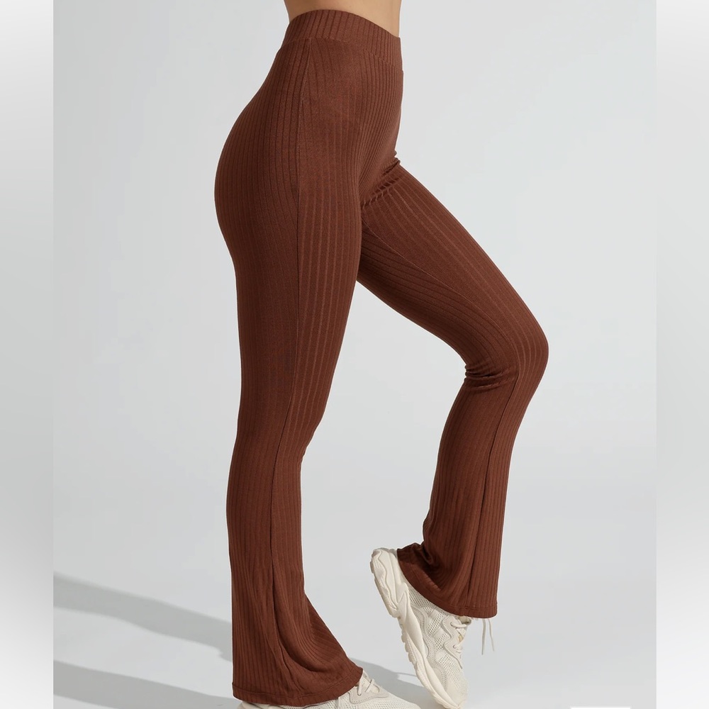 BuffBunny Ribbed Booty Pant